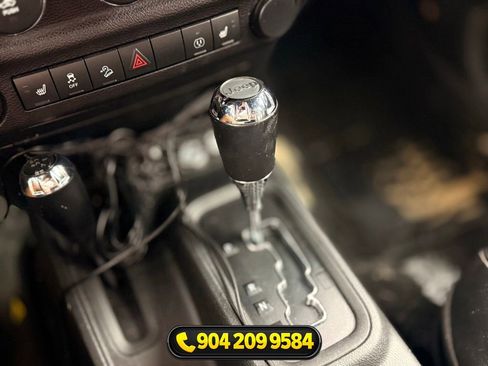 Used 2015 Jeep Wrangler Unlimited Sahara w/ Connectivity Group AWD/4WD image 10