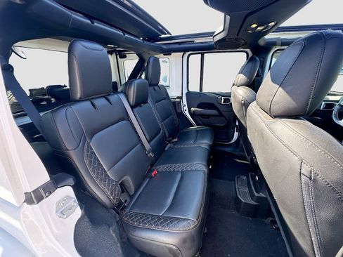 Used 2022 Jeep Wrangler Unlimited Sahara AWD/4WD image 31