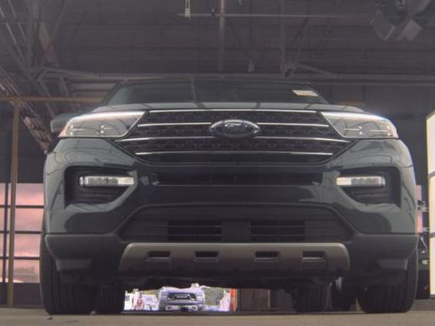 Used 2024 Ford Explorer XLT w/ Equipment Group 202A AWD/4WD image 4