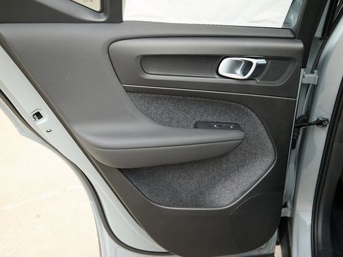 New 2025 Volvo XC40 B5 Plus w/ Protection Package Premier image 17