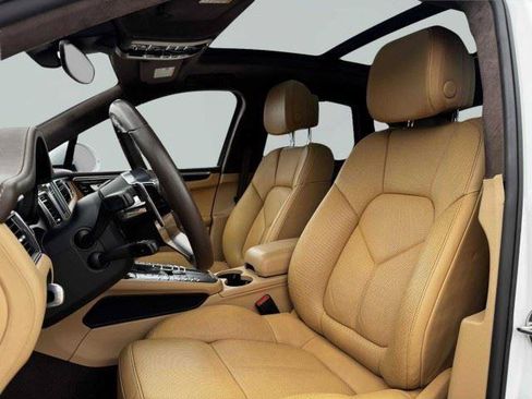 Used 2017 Porsche Macan Turbo AWD/4WD image 22