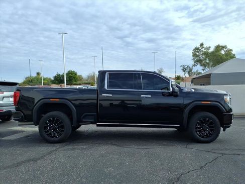 Used 2023 GMC Sierra 2500 Denali w/ Denali Black Diamond Edition image 4
