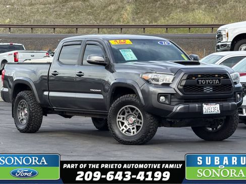 Used 2016 Toyota Tacoma TRD Sport image 1