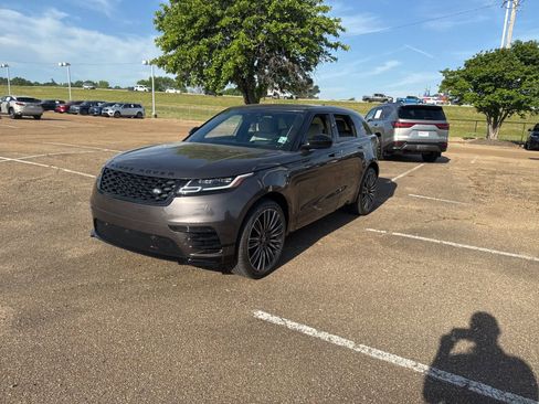 Used 2023 Land Rover Range Rover Velar R-Dynamic S image 1