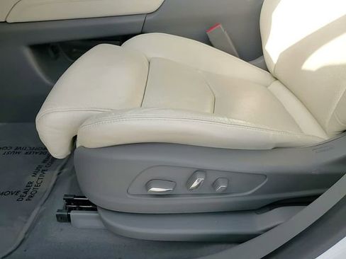 Used 2017 Cadillac XT5 Premium Luxury w/ LPO, Wheel Lock Package image 15