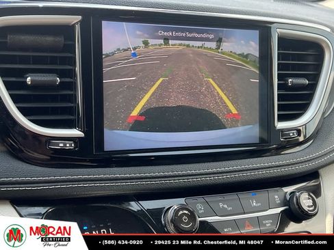Used 2023 Chrysler Pacifica Touring-L FWD image 21