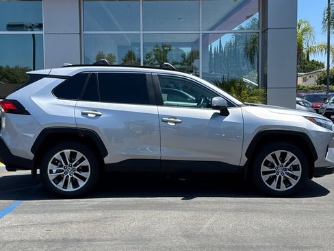 Certified 2022 Toyota RAV4 XLE Premium FWD image 4