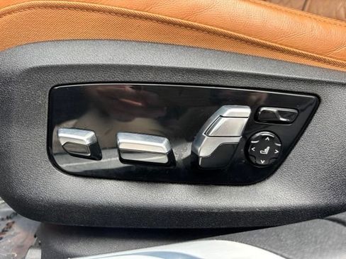 Certified 2022 BMW 750i xDrive w/ Luxury Rear Seating Package AWD/4WD image 15
