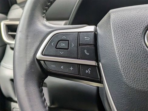 Used 2022 Toyota Highlander LE image 24