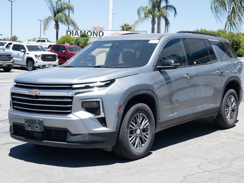 Used 2024 Chevrolet Traverse LT AWD/4WD image 9