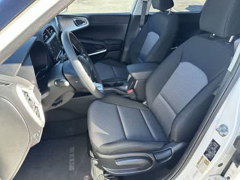 Used 2025 Kia Soul LX w/ LX Technology Package FWD image 12