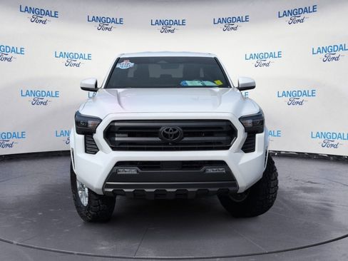Used 2024 Toyota Tacoma SR5 AWD/4WD image 12