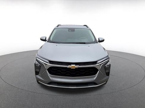 Used 2025 Chevrolet Trax LT FWD image 4