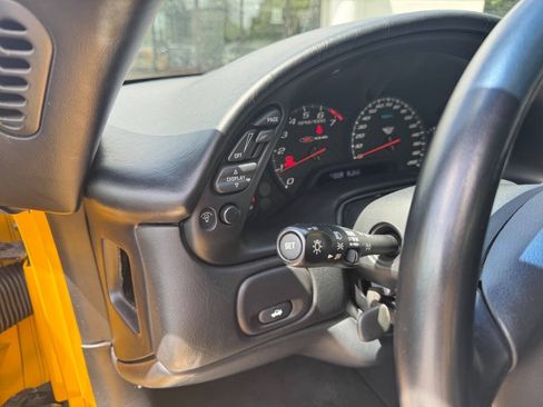 Used 2004 Chevrolet Corvette Z06 w/ Memory Package RWD image 14