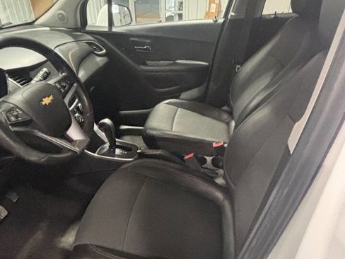 Used 2022 Chevrolet Trax LT w/ LT Convenience Package AWD/4WD image 7