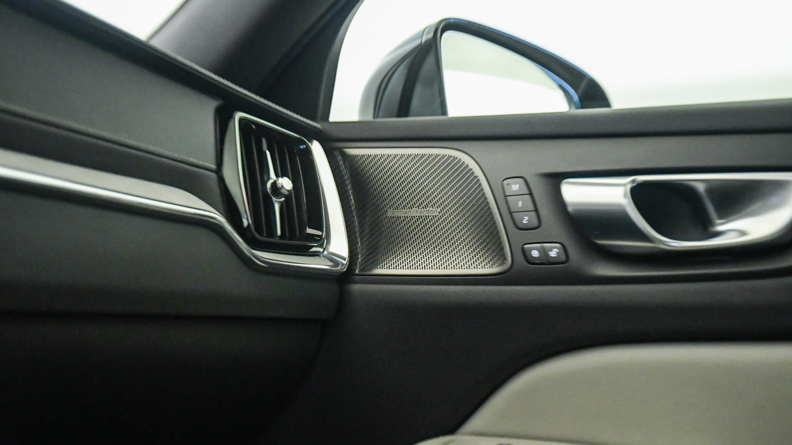 Certified 2025 Volvo V60 B5 Cross Country Ultra AWD/4WD image 21