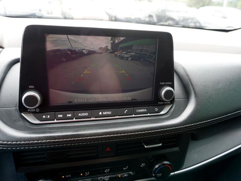 Used 2023 Nissan Rogue S image 15