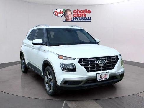 Used 2025 Hyundai Venue SEL FWD image 7