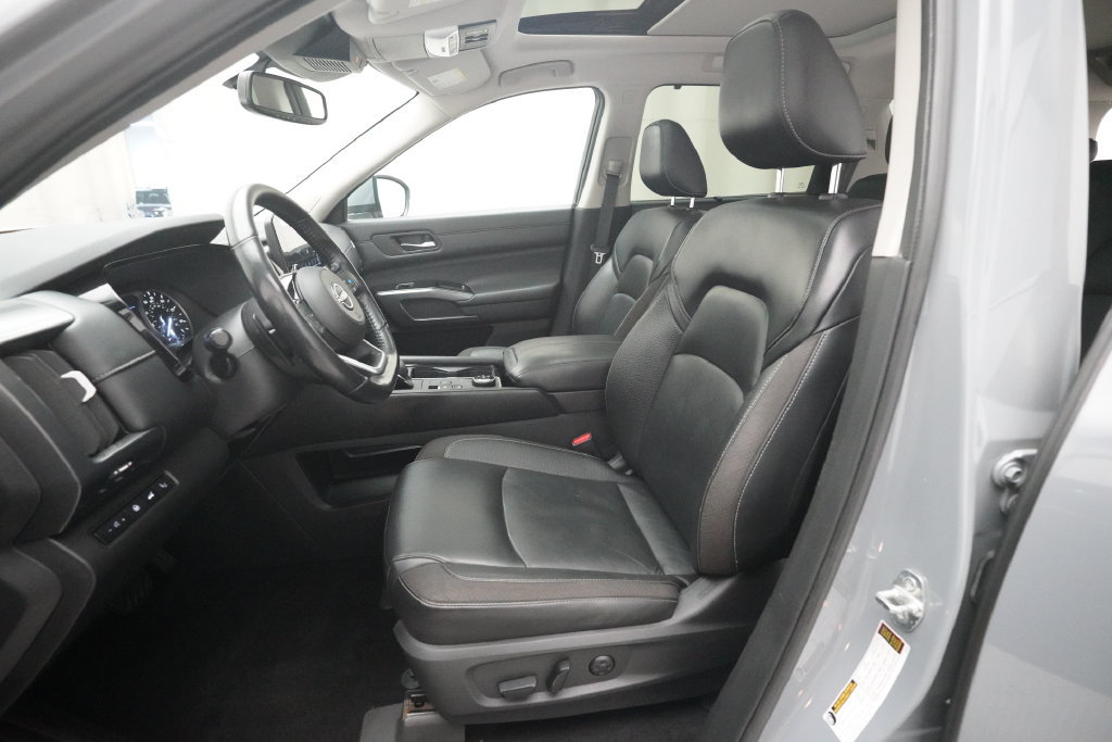 Used 2022 Nissan Pathfinder SL AWD/4WD image 7