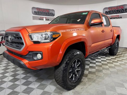 Used 2017 Toyota Tacoma SR5 w/ Tow Package image 7