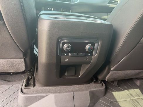 Used 2022 Chevrolet Tahoe Z71 w/ Luxury Package image 21