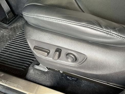 Used 2022 Toyota Highlander Platinum image 32