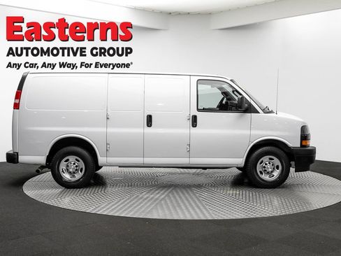 Used 2021 Chevrolet Express 2500 RWD image 4
