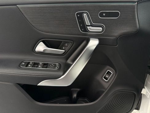 Used 2022 Mercedes-Benz CLA 250 image 11