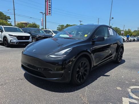 Used 2024 Tesla Model Y Long Range AWD/4WD image 8
