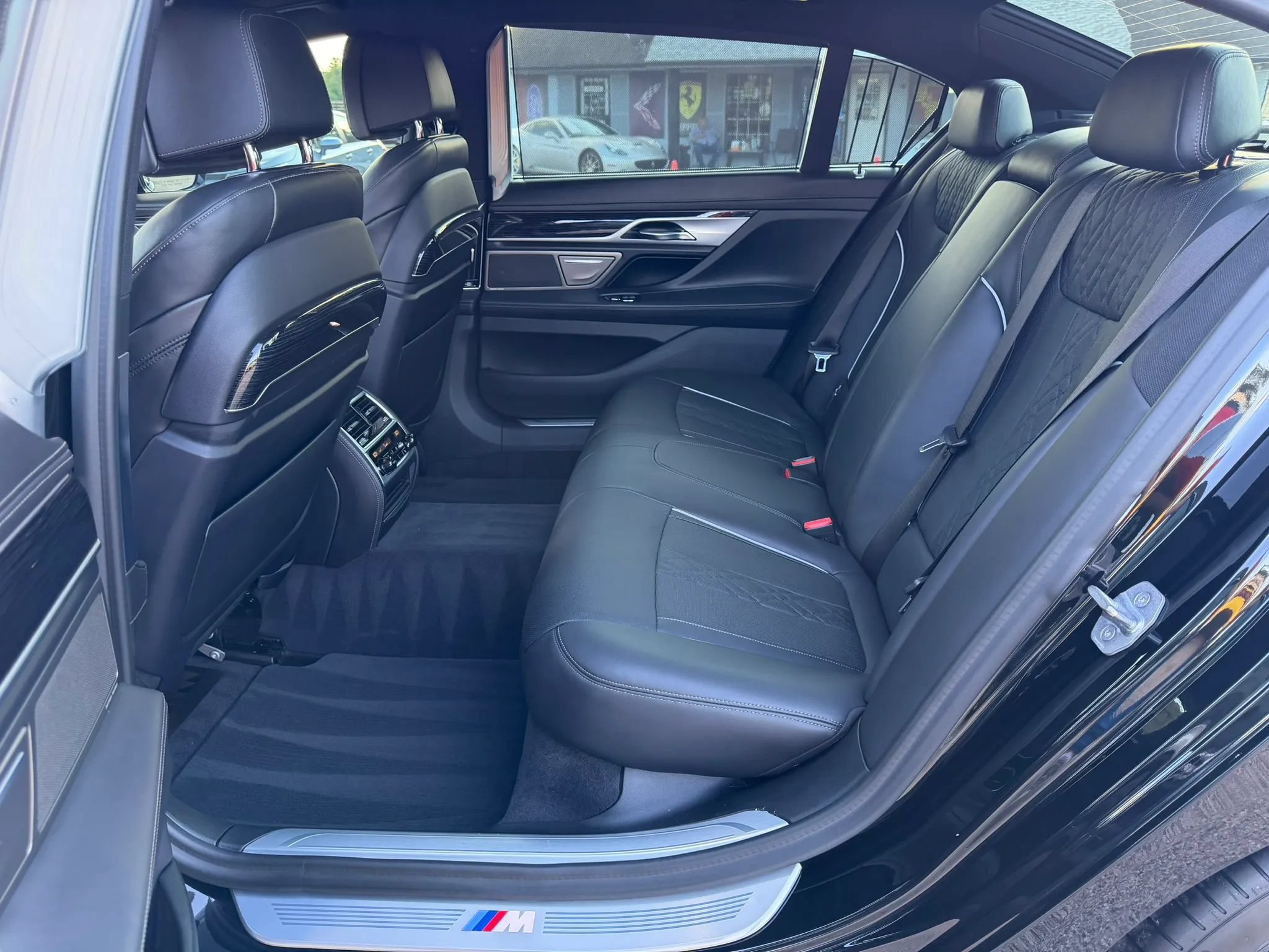 Used 2020 BMW 750i xDrive w/ Autobahn Package AWD/4WD image 25