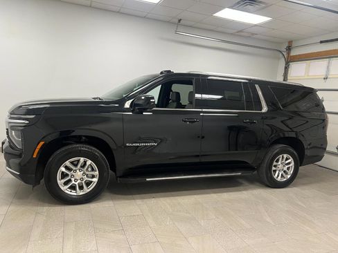 Used 2025 Chevrolet Suburban LT image 14