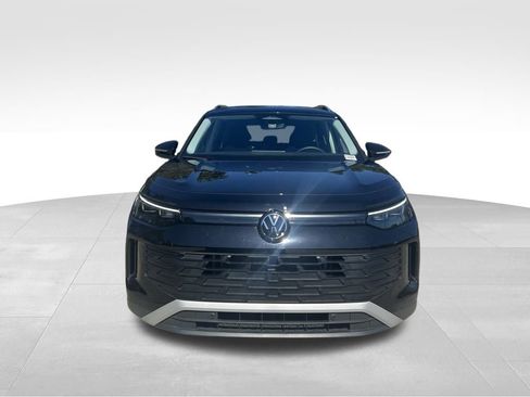 Used 2025 Volkswagen Tiguan S image 8