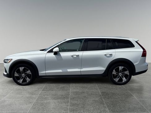 Used 2020 Volvo V60 T5 Cross Country AWD/4WD image 3