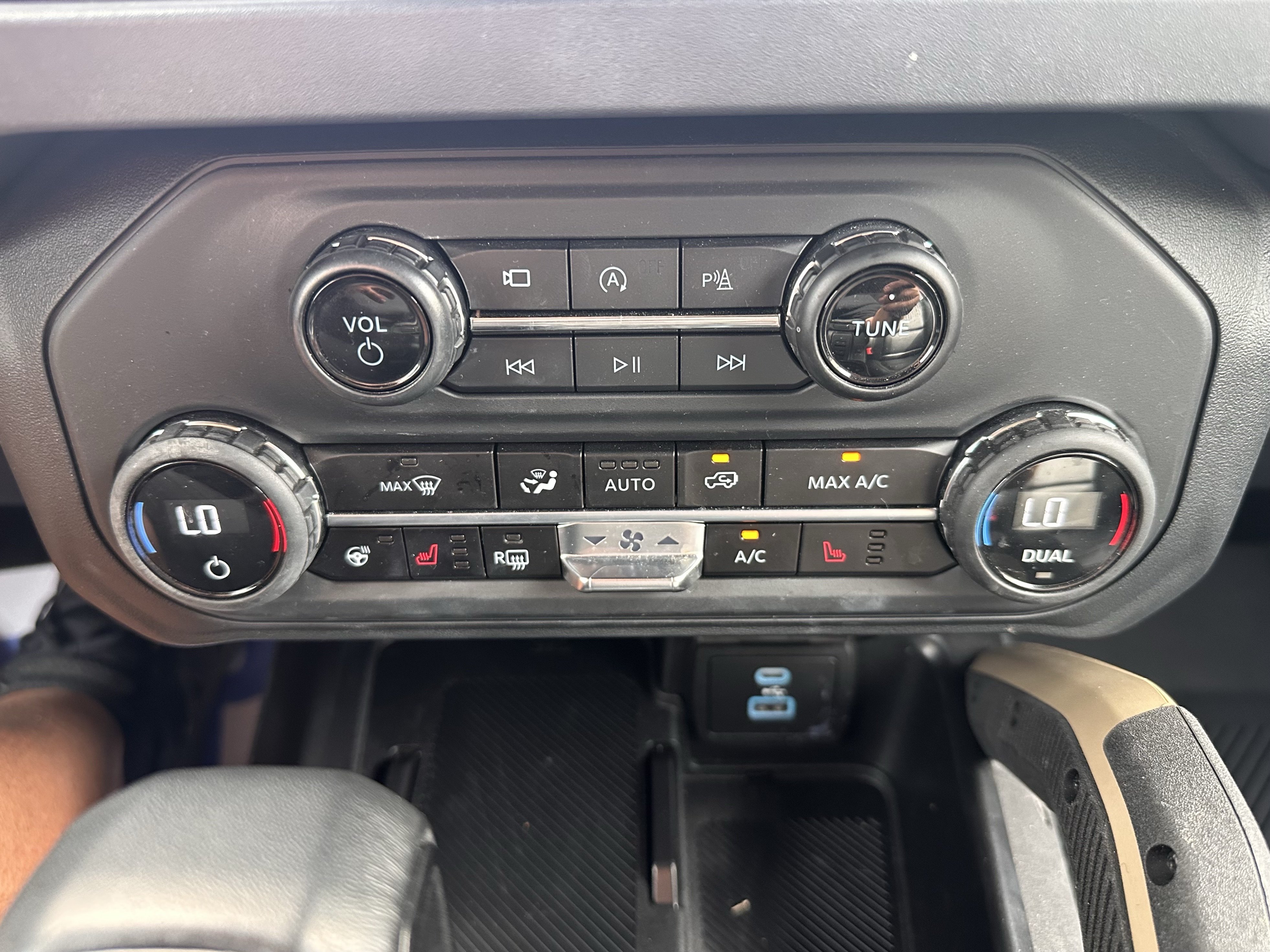 Used 2025 Ford Bronco Badlands w/ Matte Film Protection Package AWD/4WD image 27