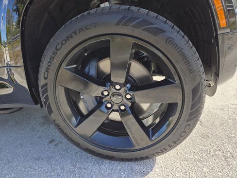 New 2026 Land Rover Defender 130 X-Dynamic SE image 6