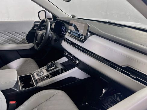 Used 2024 Mitsubishi Outlander SEL AWD/4WD image 28