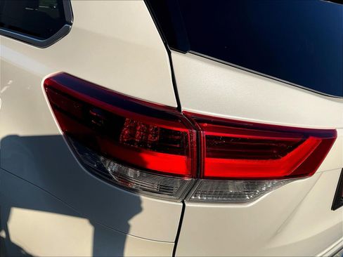 Used 2019 Toyota Highlander XLE w/ Protection Package #3 FWD image 23