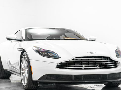 Used 2018 Aston Martin DB11 Coupe RWD image 3
