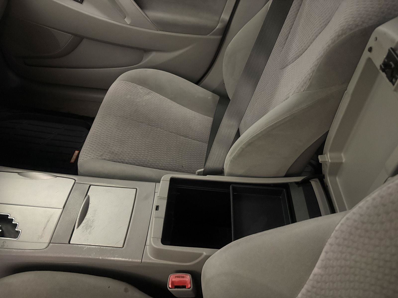 Used 2011 Toyota Camry LE FWD image 29