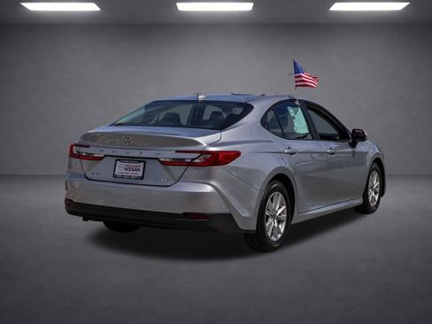 Used 2025 Toyota Camry LE image 4
