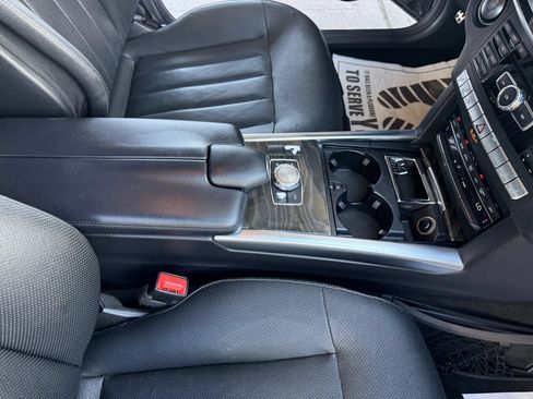 Used 2015 Mercedes-Benz E 400 4MATIC Sedan image 23