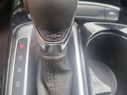 Used 2025 Chevrolet Trax LT w/ LT Convenience Package image 8