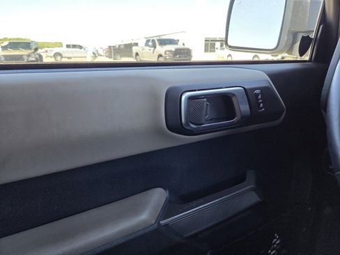 Used 2023 Ford Bronco Wildtrak image 44