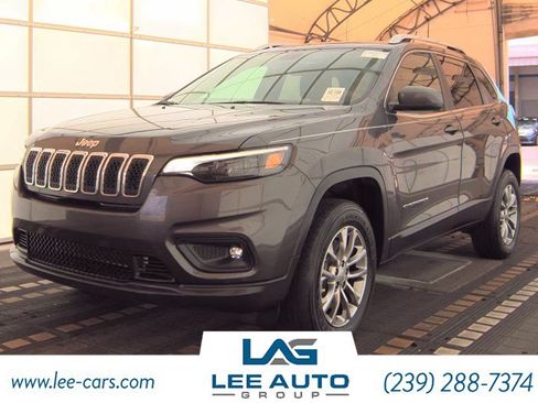 Used 2019 Jeep Cherokee Latitude Plus w/ Comfort/Convenience Group AWD/4WD image 3