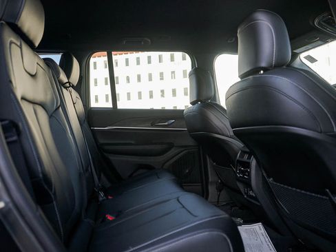 New 2025 Jeep Grand Cherokee Limited w/ Black Appearance Package image 13