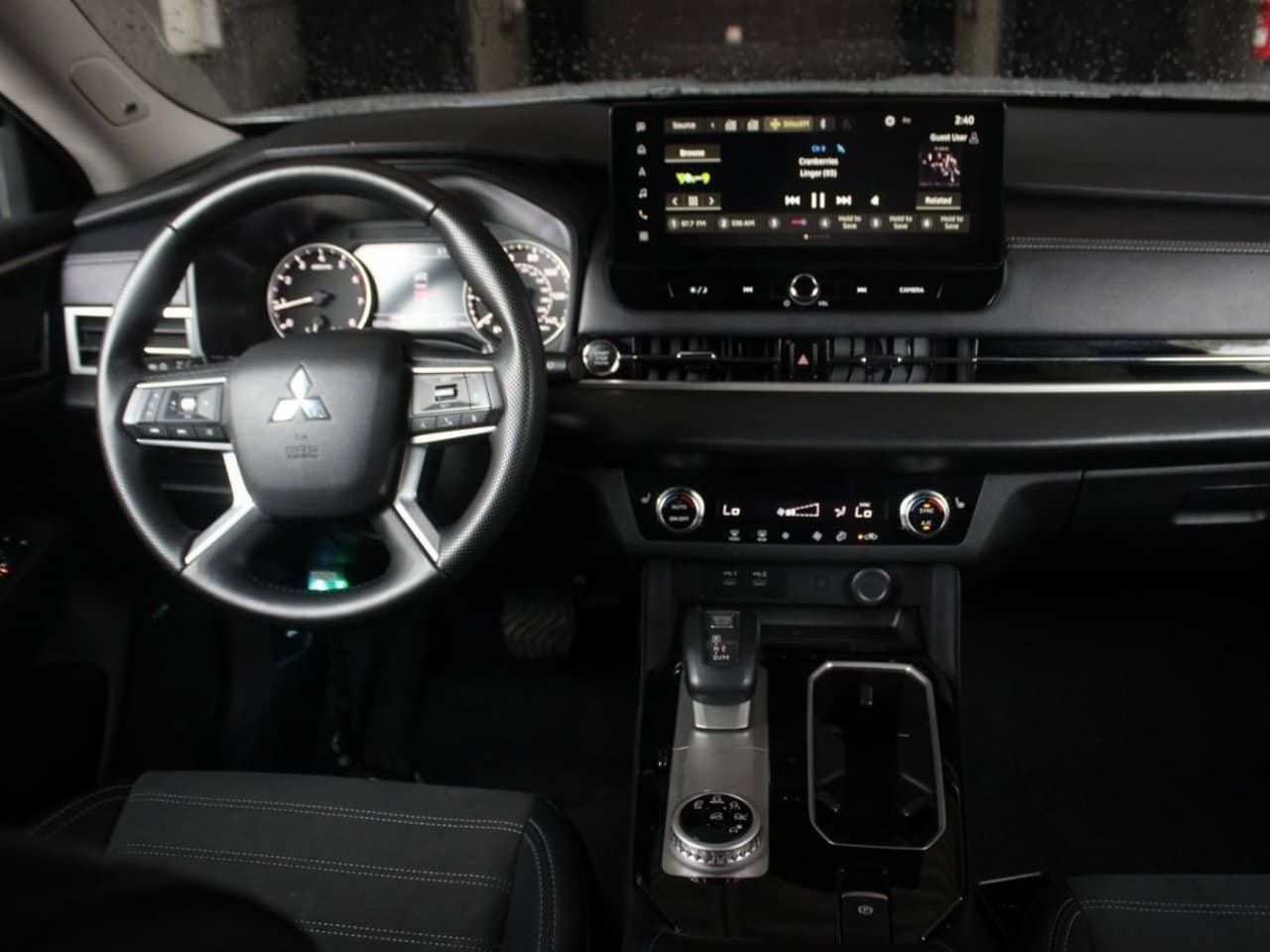 Used 2025 Mitsubishi Outlander SE FWD image 17