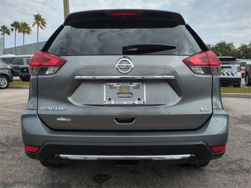 Used 2018 Nissan Rogue SL w/ Premium Package image 5