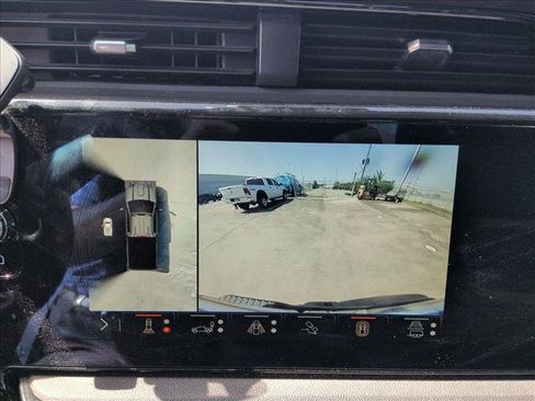 Used 2024 GMC Sierra 2500 AT4 w/ Technology Package AWD/4WD image 12