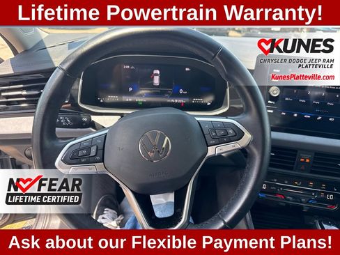 Used 2025 Volkswagen Jetta SE FWD image 19