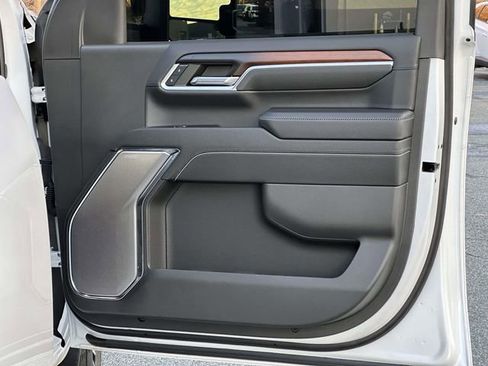 Used 2024 GMC Sierra 2500 Denali w/ Denali Reserve Package image 9